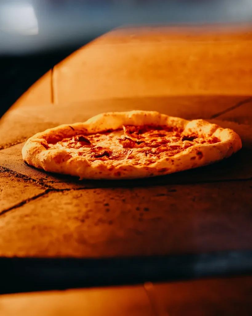 Fotografia pizza della Tavernetta del Pescatore in cottura