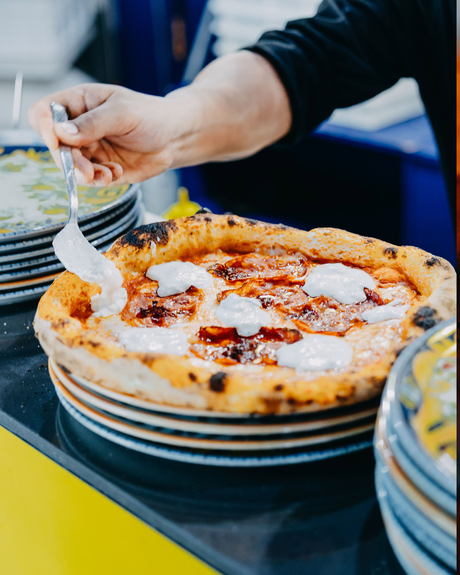 Preparazione pizza Tavernetta del Pescatore